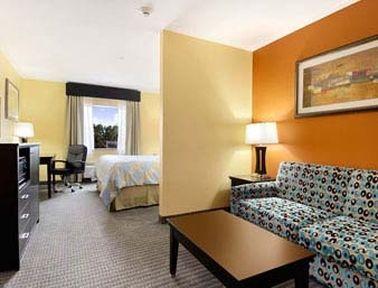 Days Inn & Suites By Wyndham Russellville Zimmer foto